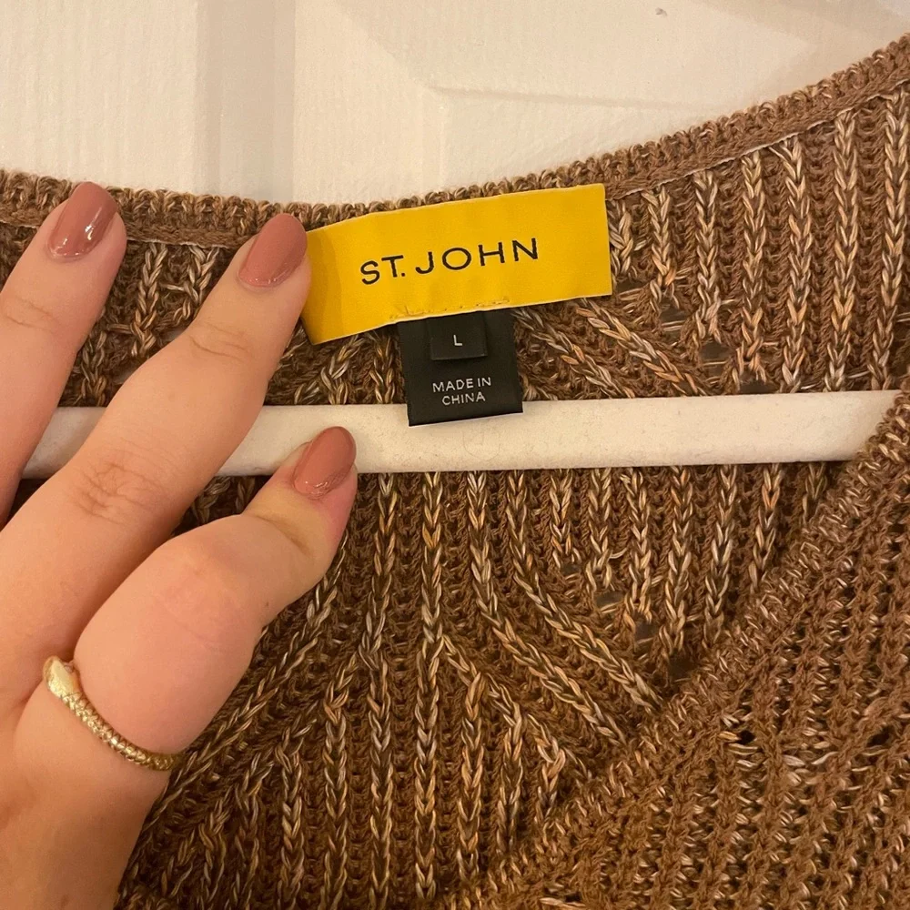 New without tags St. John woven tan wool v neck sweater - Picture 3 of 5
